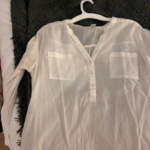 Old navy white gauze blouse.Pet free/smoke free house. Lightly worn but perfect